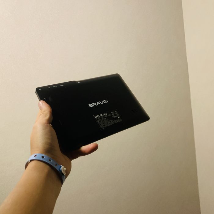 Продам планшет bravis np72