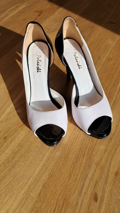 Szpilki czarno-białe z wycięciem