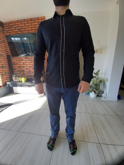 Czarna z dodatkami szarości koszula H&M na rozmiar M.
