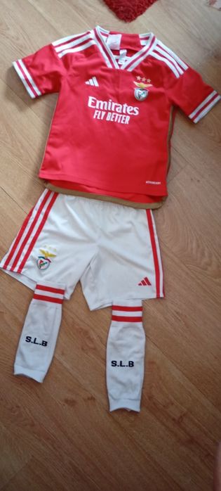 Camisola e calções benfica