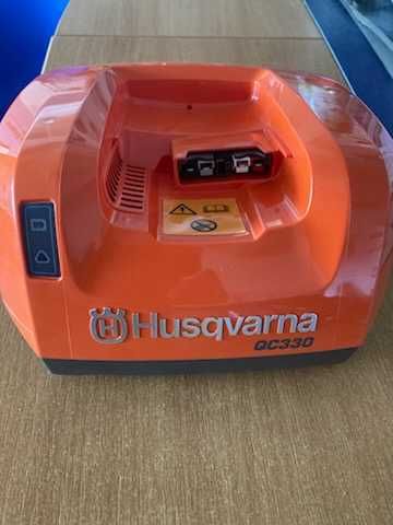 Szybka ładowarka do Akumulatorów Husqvarna QC330 (nowa)
