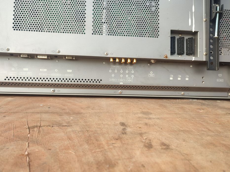 Telewizor panoramiczny LG 42"