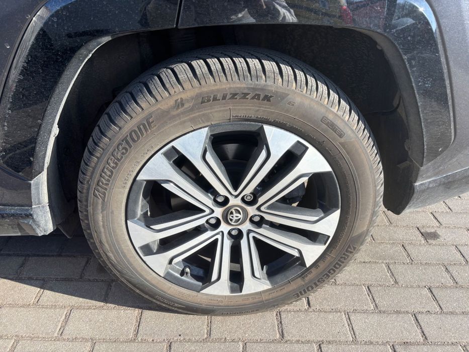 Opony i felgi TOYOTA RAV4
