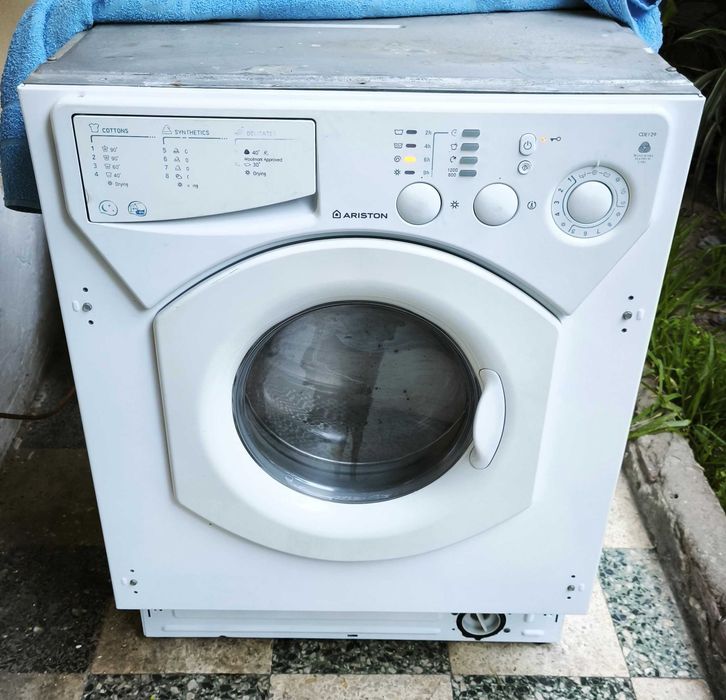Máquina de Lavar Secar Roupa Ariston encastrar ( entrega )