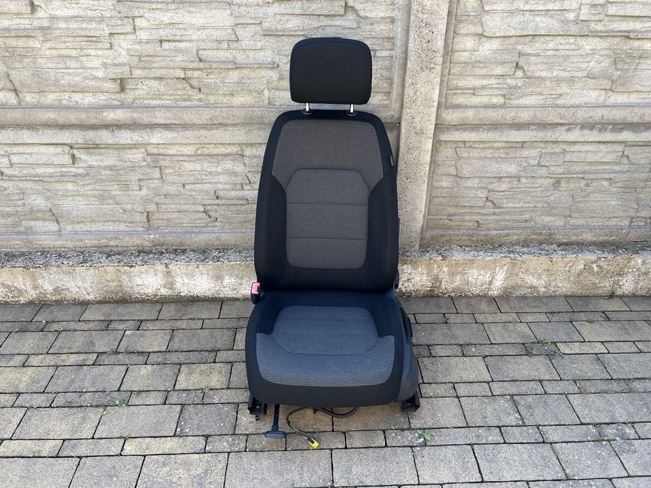 Сидіння водія шоферське водійська сідушка VW Passat B7