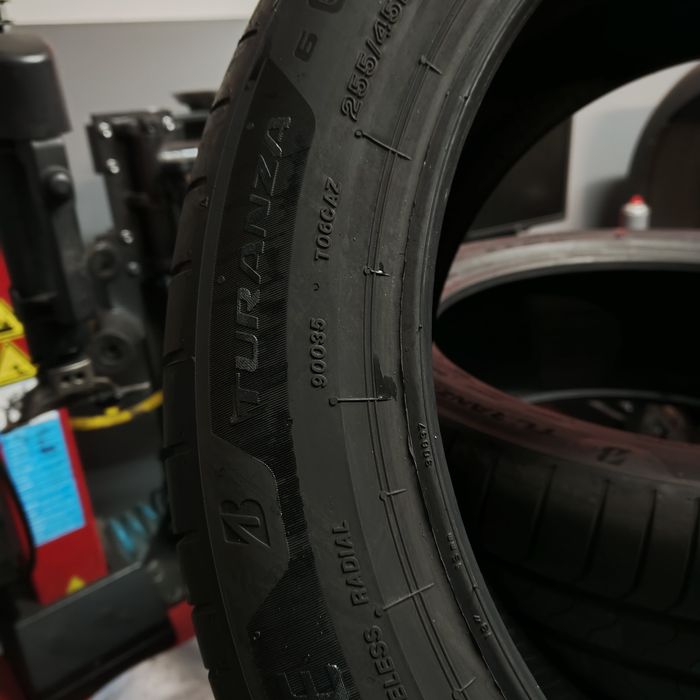 255/45/19 Sprzedam komplet opon letnich Bridgestone z 2025 roku