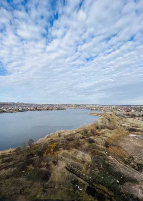 Срочно!САМАЯ НИЗКАЯ Цена!Продам просторную2комн.квартиру61м2,ЖКОазисCB