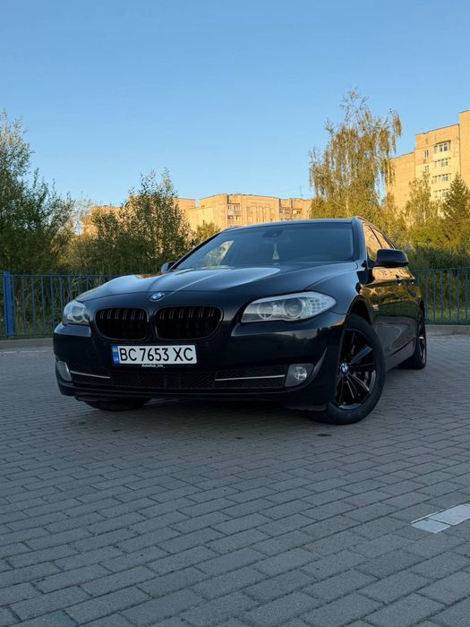 BMW525d Автомобіль