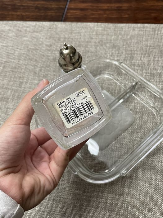 Salt and Pepper Set with Plate64550903240578122