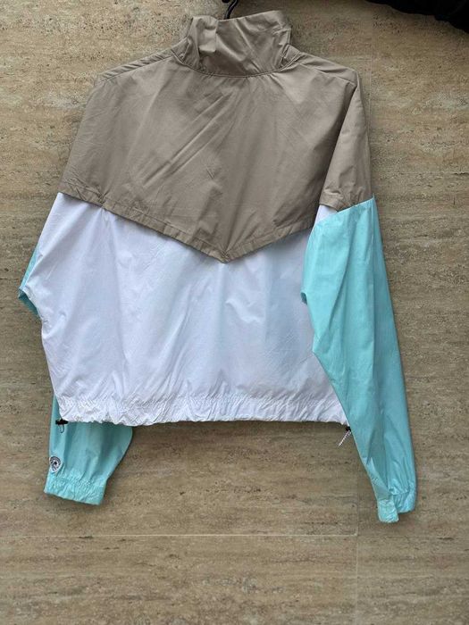 Вітровка   —  Nike ️