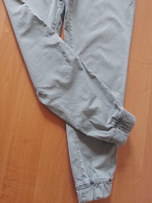 Spodnie joggery M