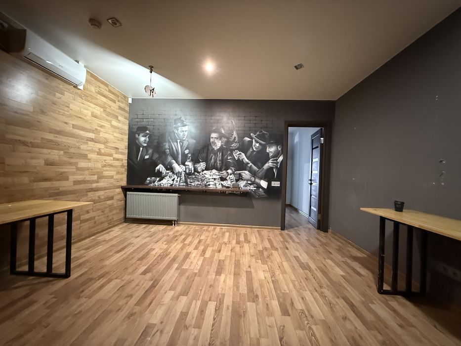 Оренда фасадного приміщення 156.4кв.м з ремонтом. Вул Університетська