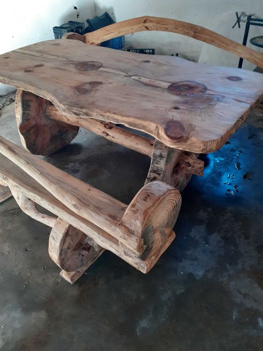 Mesa e bancos madeira massiça rustica