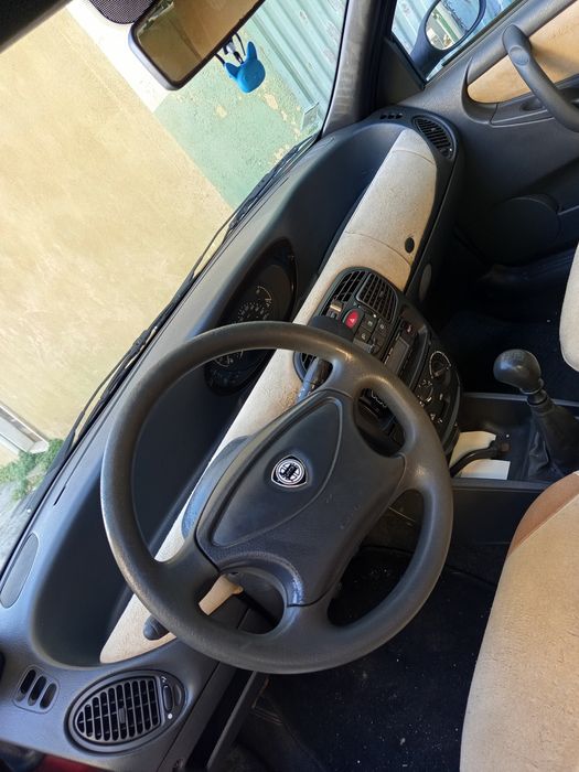 Lancia Y10 com junta queimada