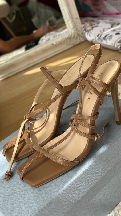 Босоніжки the coat