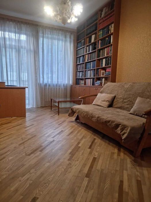 Продам 3 кв вул. Свободи ( Іванова) 12/16, до метро -4 хвилини