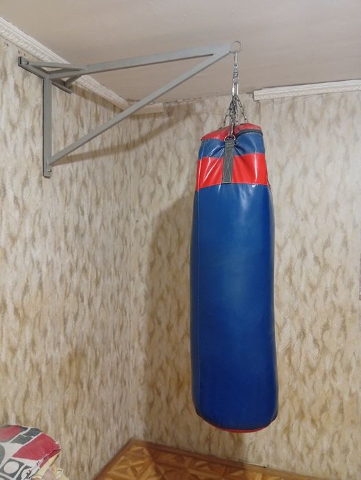 Боксерский мешок с креплением