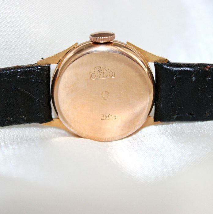 Золотий годинник швейцарський