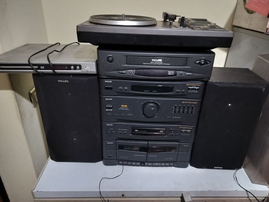 Vendo  aparelhagem Philips com um vídeo Philips  um DVD Philips