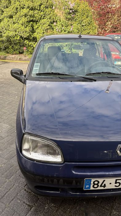 Renault Clio 1997 – Económico e a andar bem