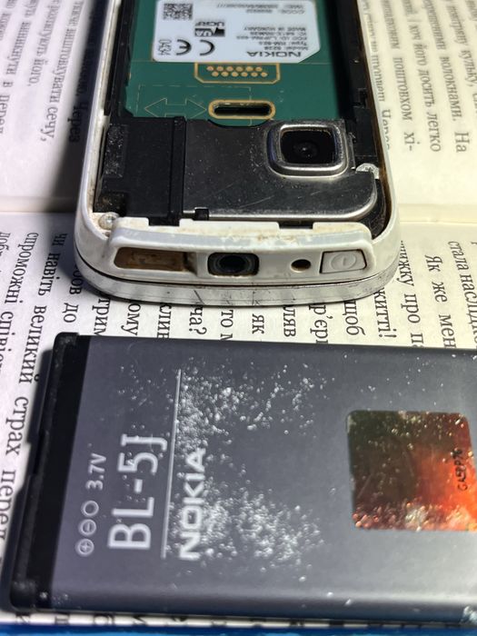Nokia 5228 на запчастини.
