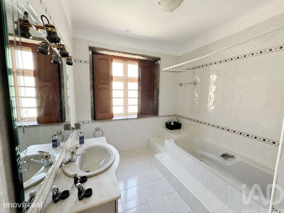 Apartamento T4 em Vila e Roussas de 262,00 m2