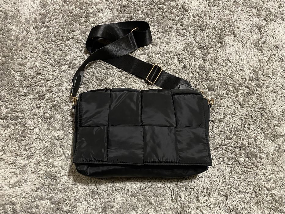 Сумка чорна  з широким поясом,який регуляється