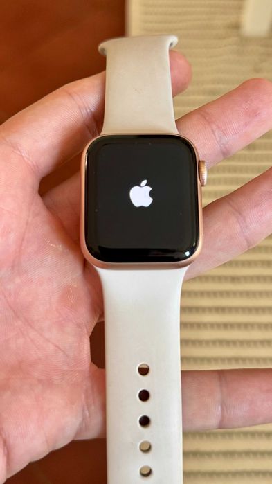 Apple Watch SE 40mm GPS Gold