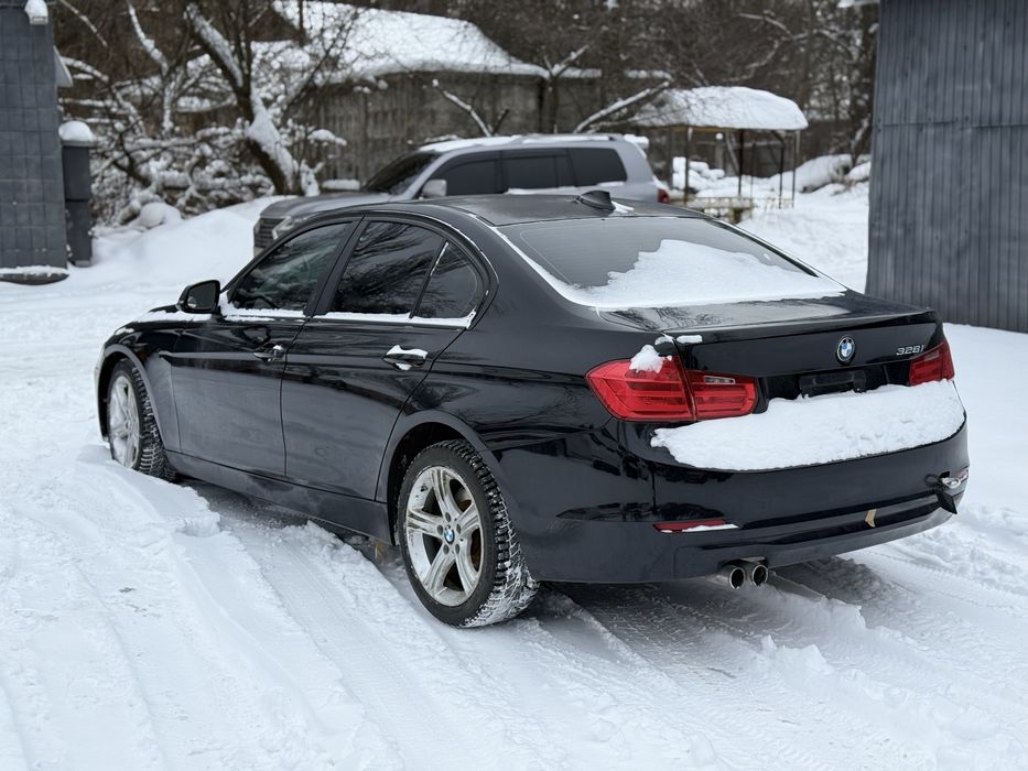 Продам Bmw 328i 2013р Легкі пошкодження