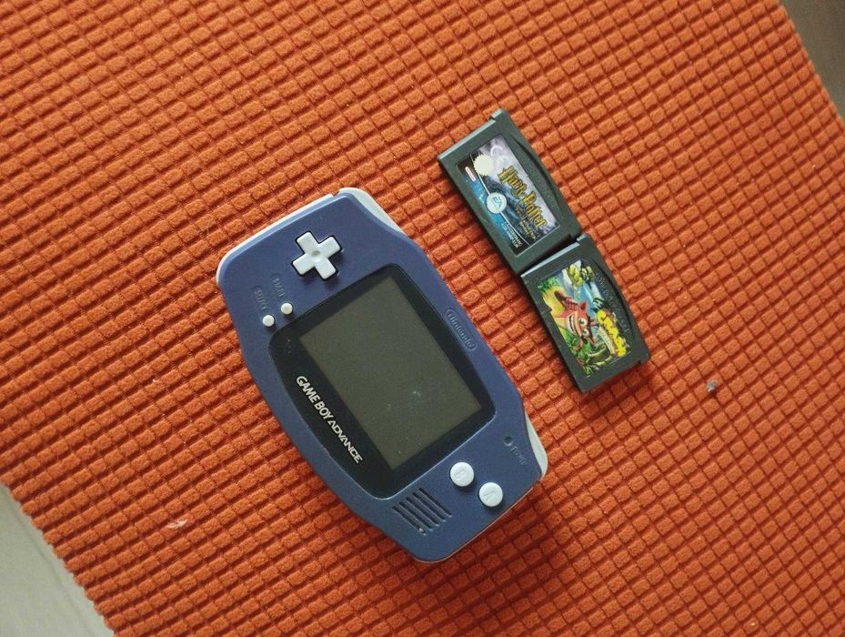 Nintendo game boy advance z dwoma grami