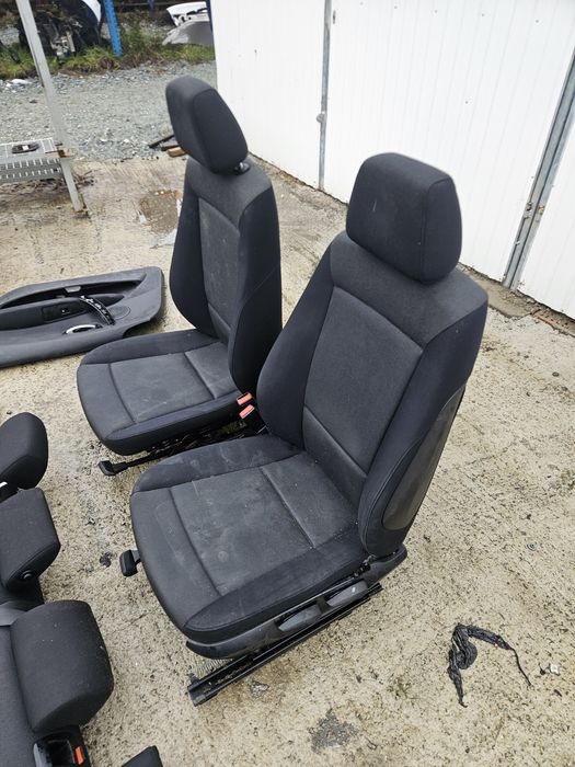 Fotele kanapa boczki Bmw 1 E87 tapicerka welurowe przód tył kierowcy p