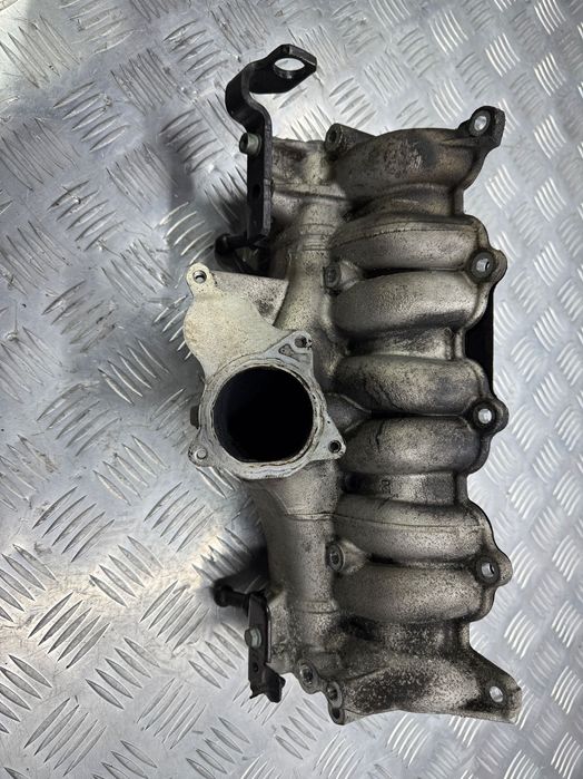 Впускний колектор vw golf 5 passat b6 touran octavia a5 2.0 03G129713