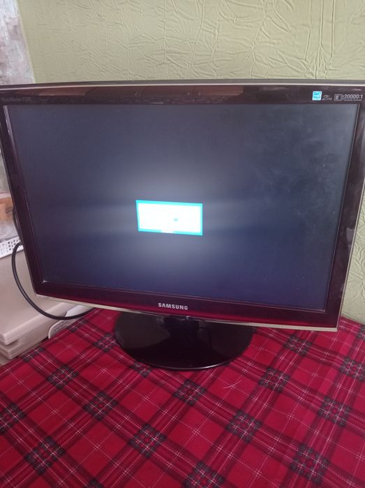 Монитор 22" Samsung Sync Master T220 в полном комплекте (DVI, VGA)
