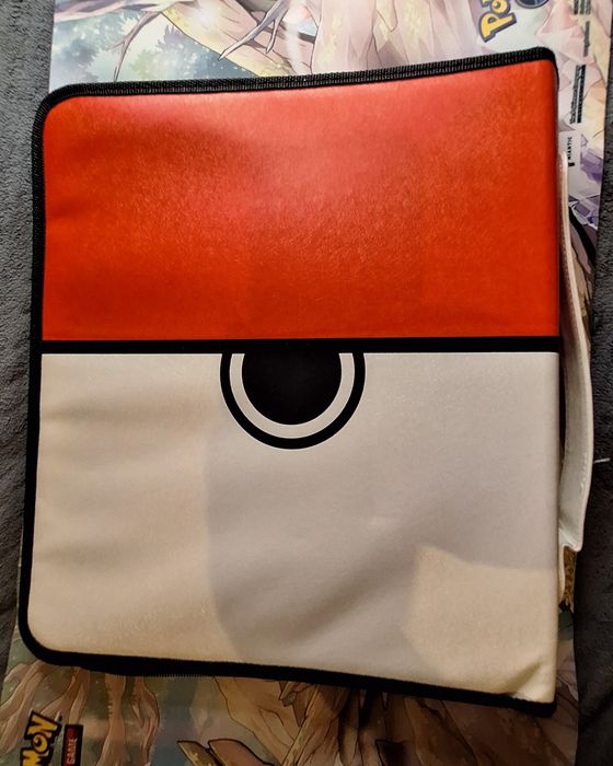 Segregator na karty kolekcjonerskie Pokemon, podręczny, skórzany.
