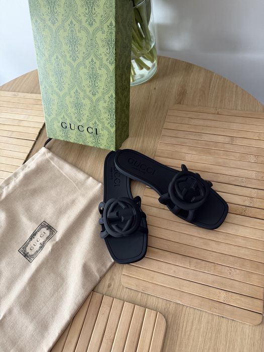 Klapki Gucci Interlocking GG Sandały