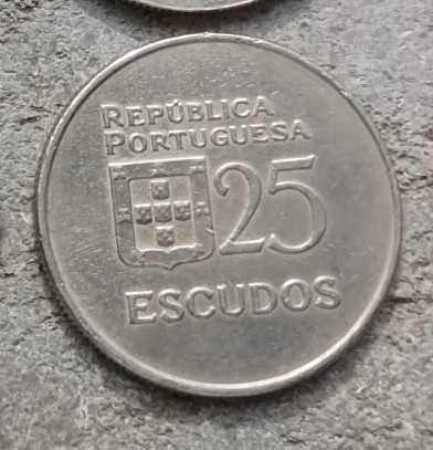 Moedas de 25$00 da Republica Portuguesa