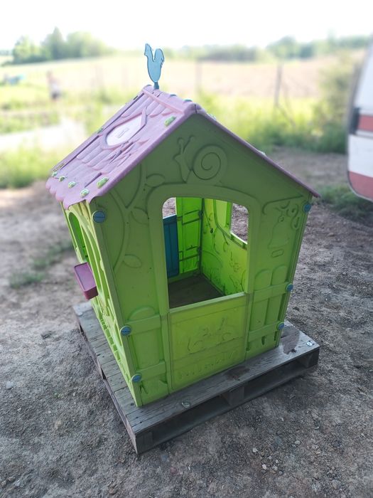 Domek dla dzieci z podłogą