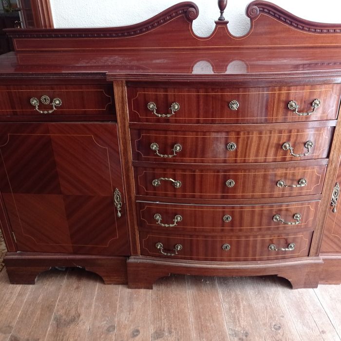 Aparador estilo D. Maria mogno