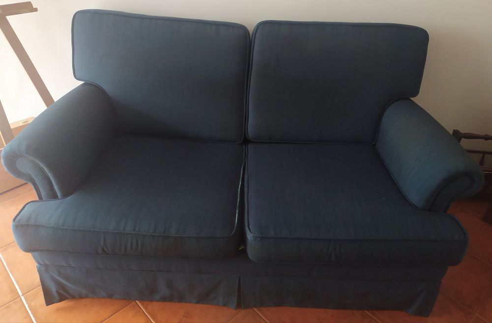 Sofá de 2 lugares azul