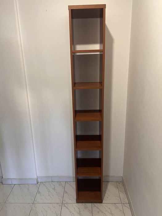 Estante em bom estado