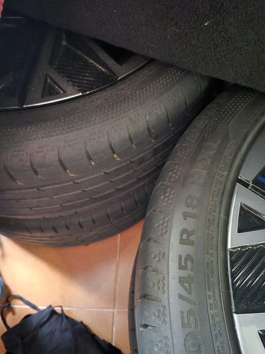 Vendo 4 pneus ecocontact 7  205 45 18