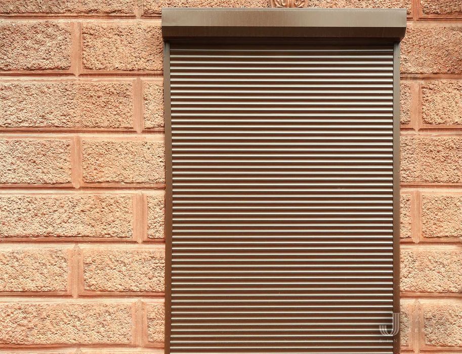 Защитные ролеты на окна под ключ. Рольставни на двери и гараж