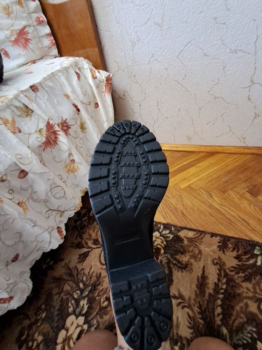 Продам зимові чоботи