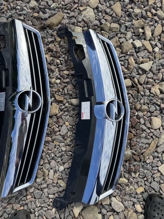 Решітка радіатора Opel (Astra H) (Zafira B) рестайл