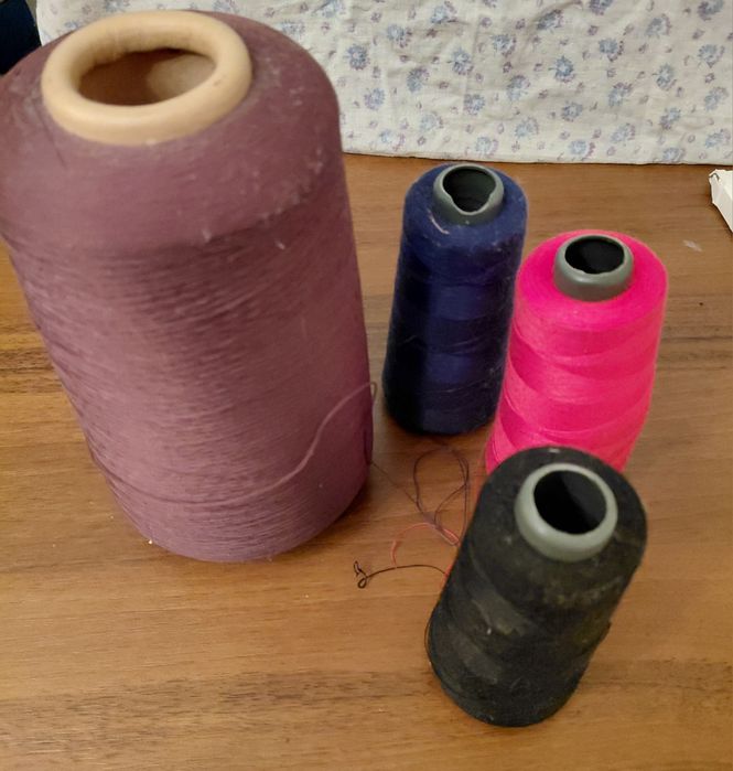 Нитка швейна  в бобіні