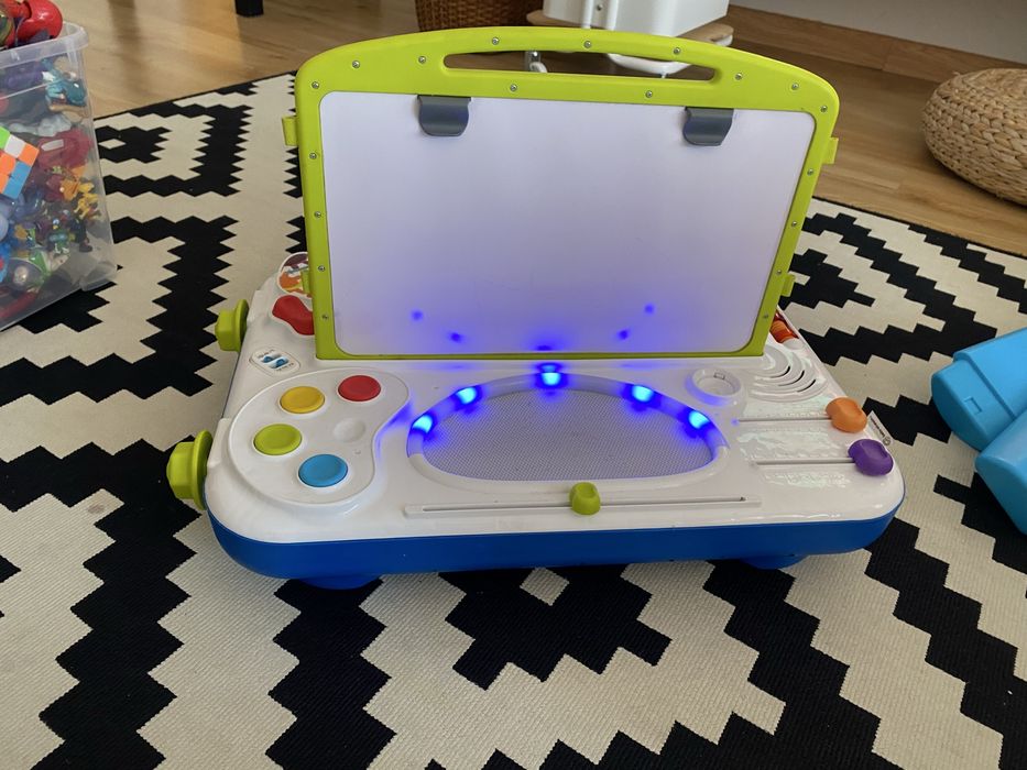 Curiosity table little baby einstein