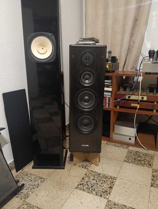 Colunas Philips modelo FB820