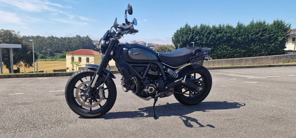 Ducati Scrambler 800 Icon Dark