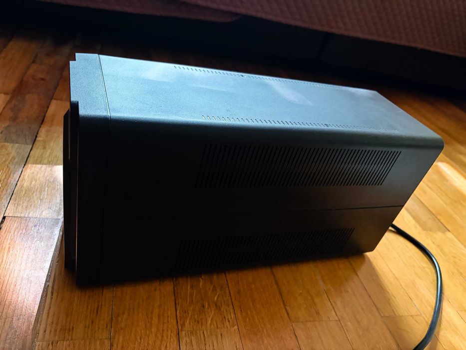 APC Schneider Electric BX2200MI-GR