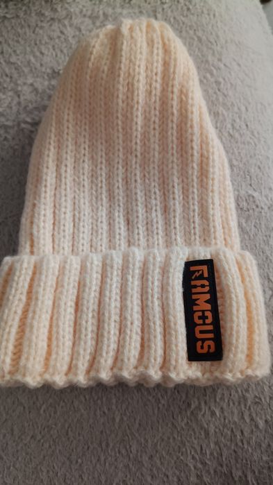 Sprzedam zimową czapkę damską